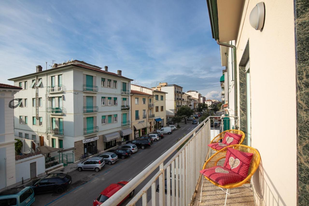 Foscolo Apartment Виареджо Екстериор снимка